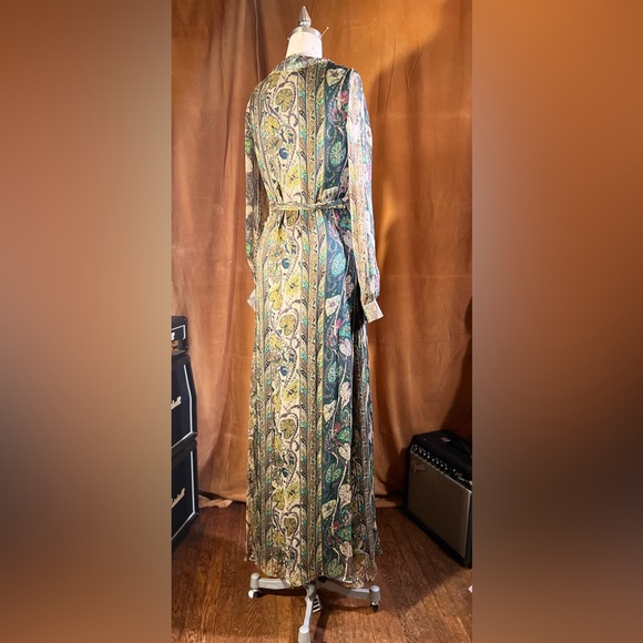 Isabel Lu Elegant Paisley Maxi wrap Dress 100% silk SIZE L - Picture 2 of 9